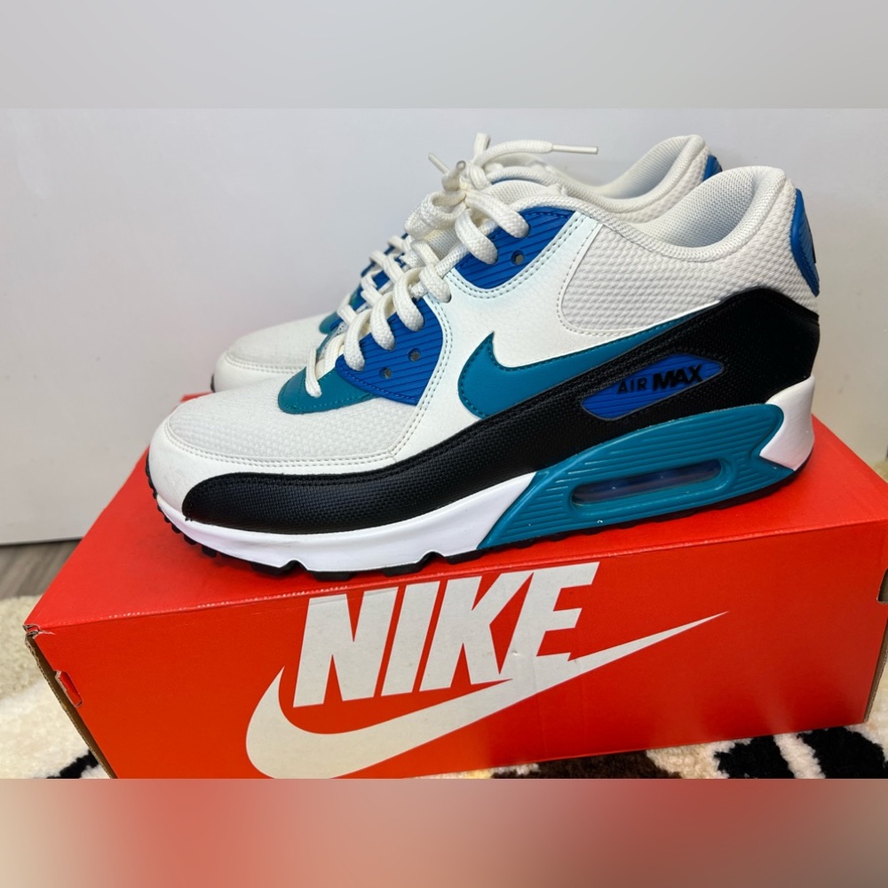 Nike Women’s Air Max 90